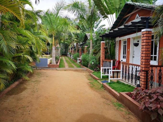 Plumeria Resort Kushālnagar Extérieur photo